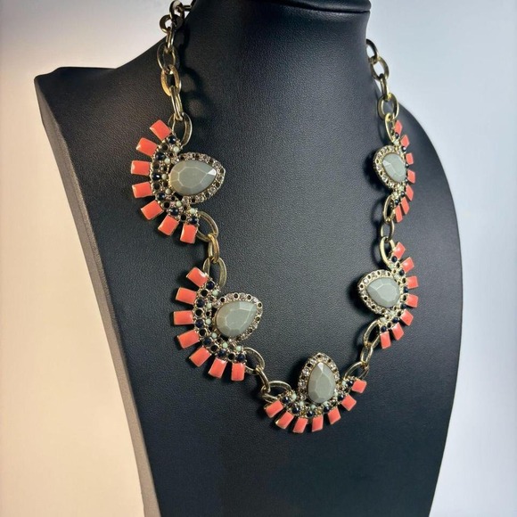 Boho necklace collection with delicate gold piece and a large collar necklace - Picture 4 of 6